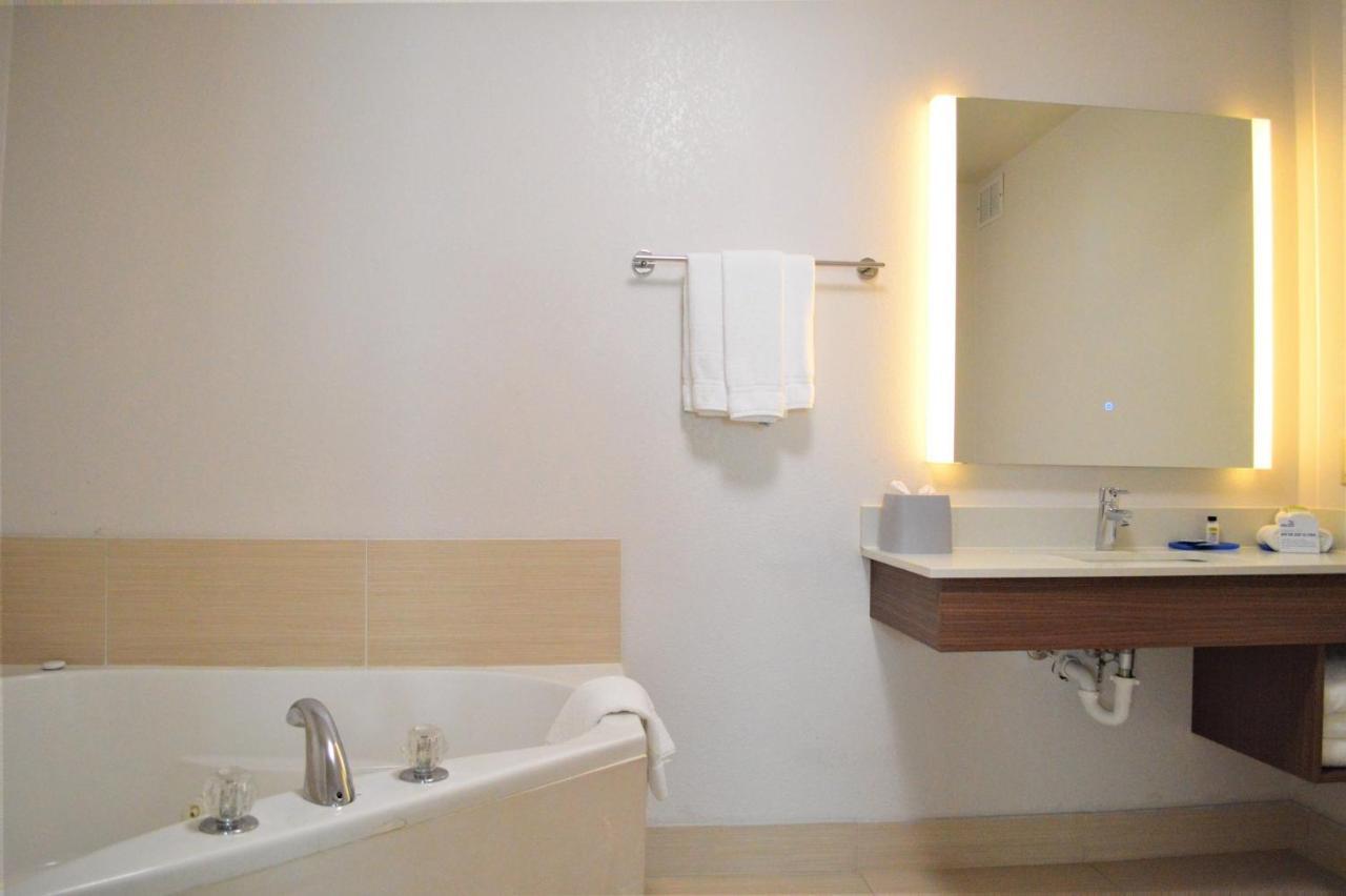 Holiday Inn Express & Suites Batesville By Ihg Екстериор снимка