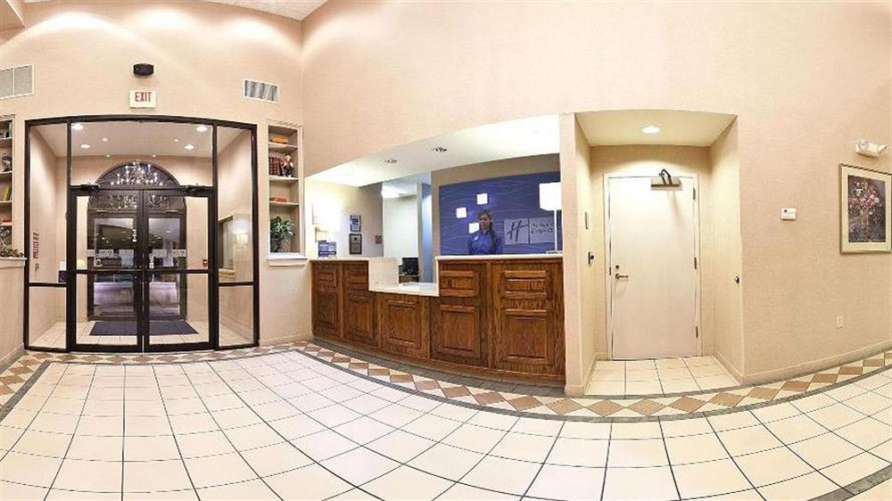 Holiday Inn Express & Suites Batesville By Ihg Екстериор снимка