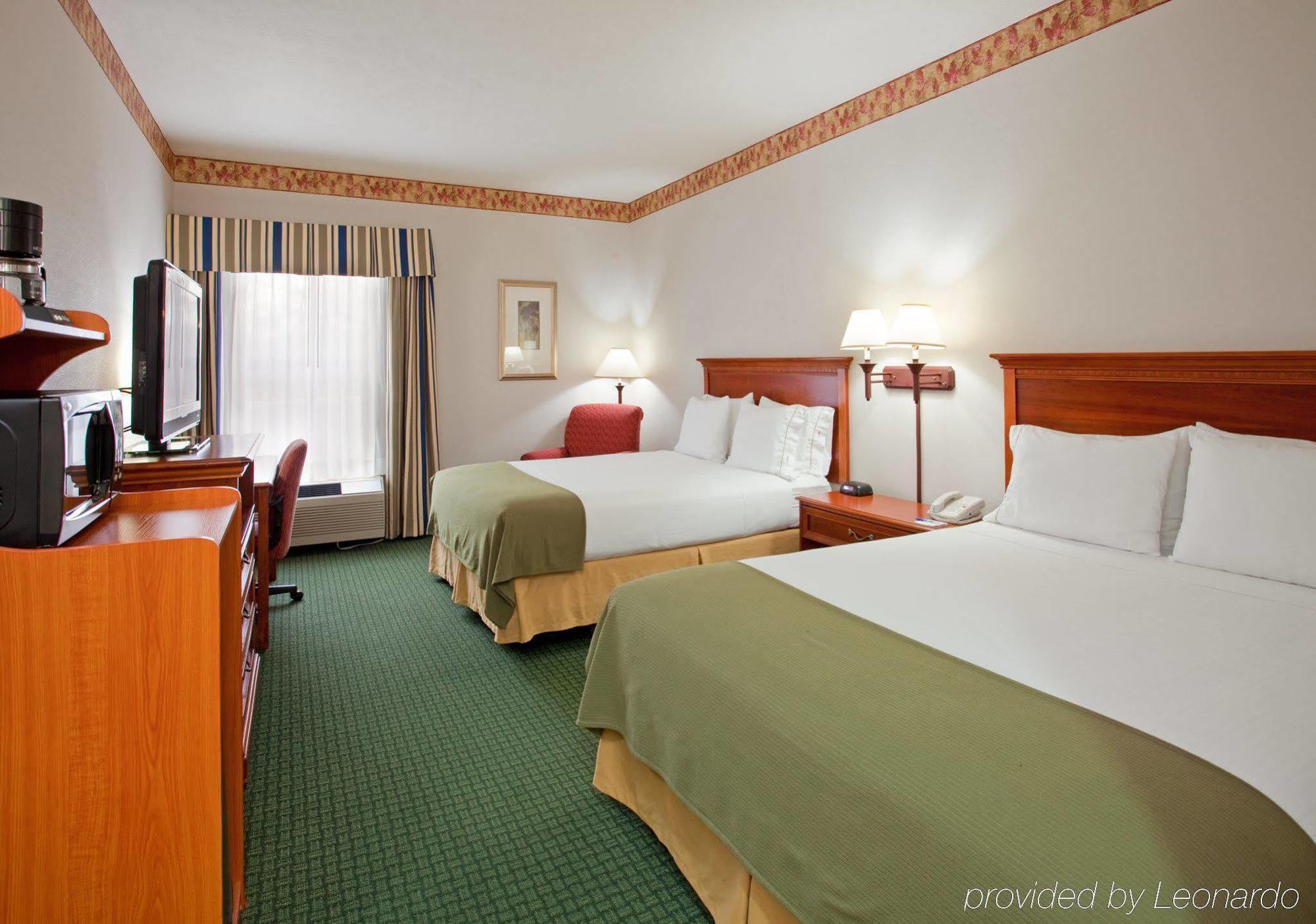 Holiday Inn Express & Suites Batesville By Ihg Стая снимка