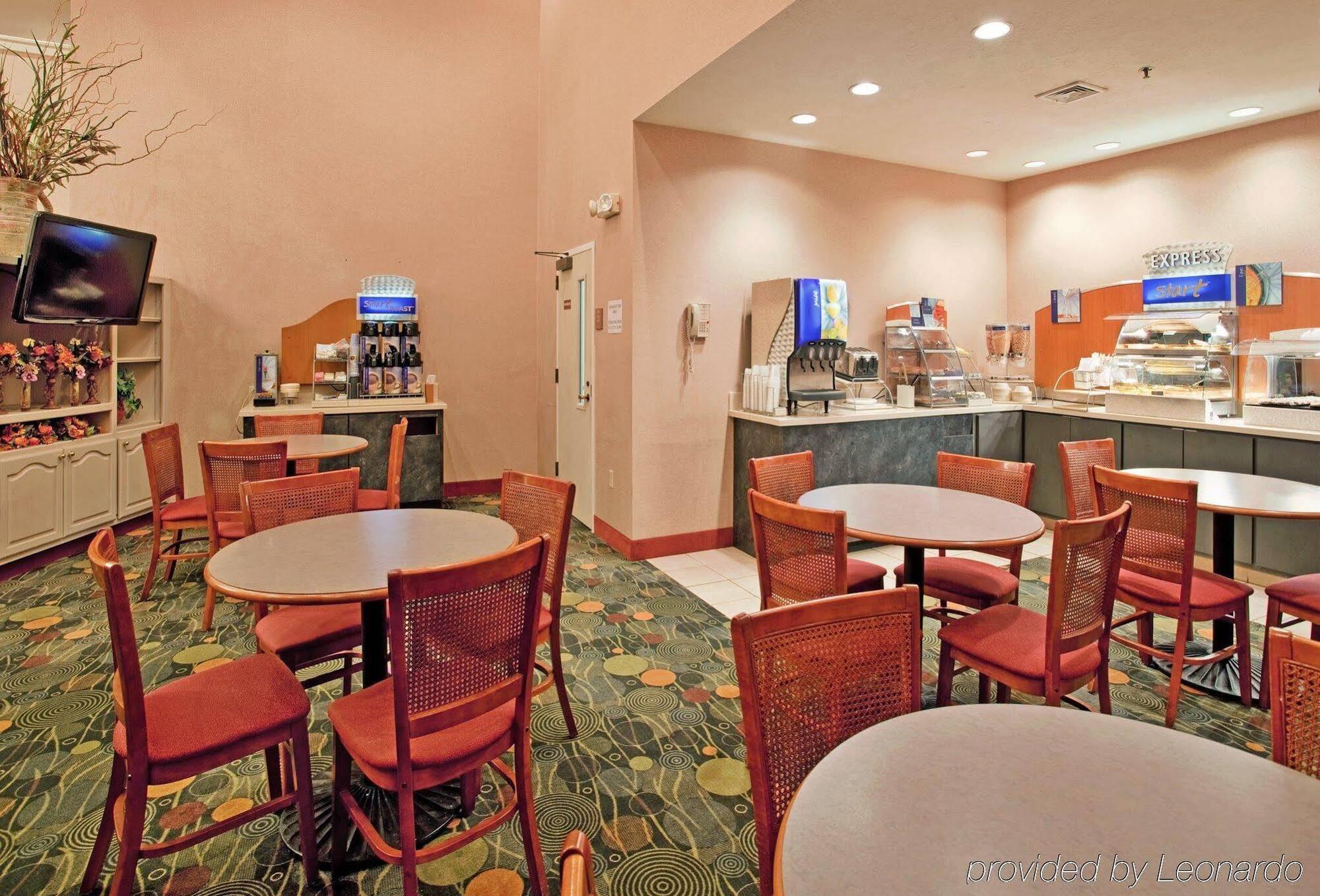 Holiday Inn Express & Suites Batesville By Ihg Екстериор снимка