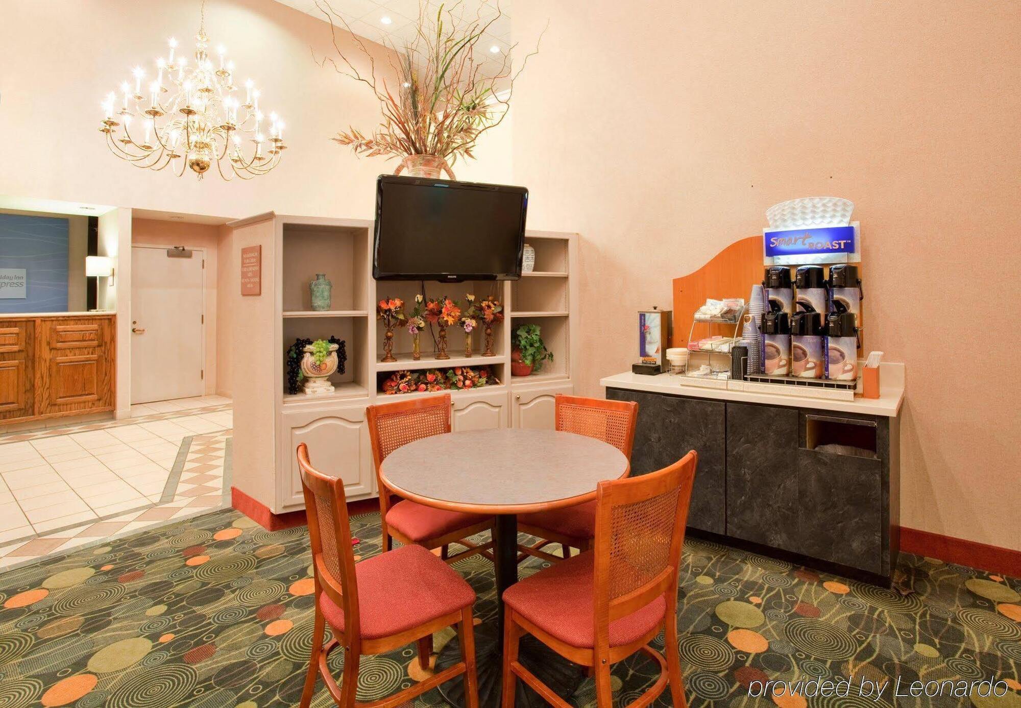 Holiday Inn Express & Suites Batesville By Ihg Екстериор снимка